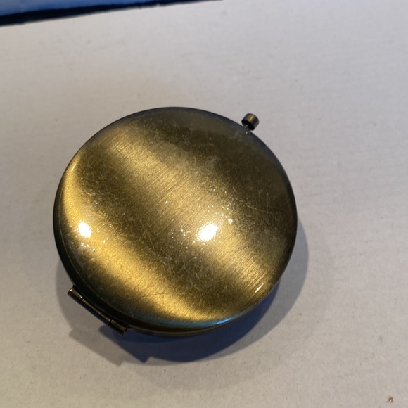 NWOT Brass Double Mirror Compact, Raised Jeweled Design with Flower - Picture 4 of 6